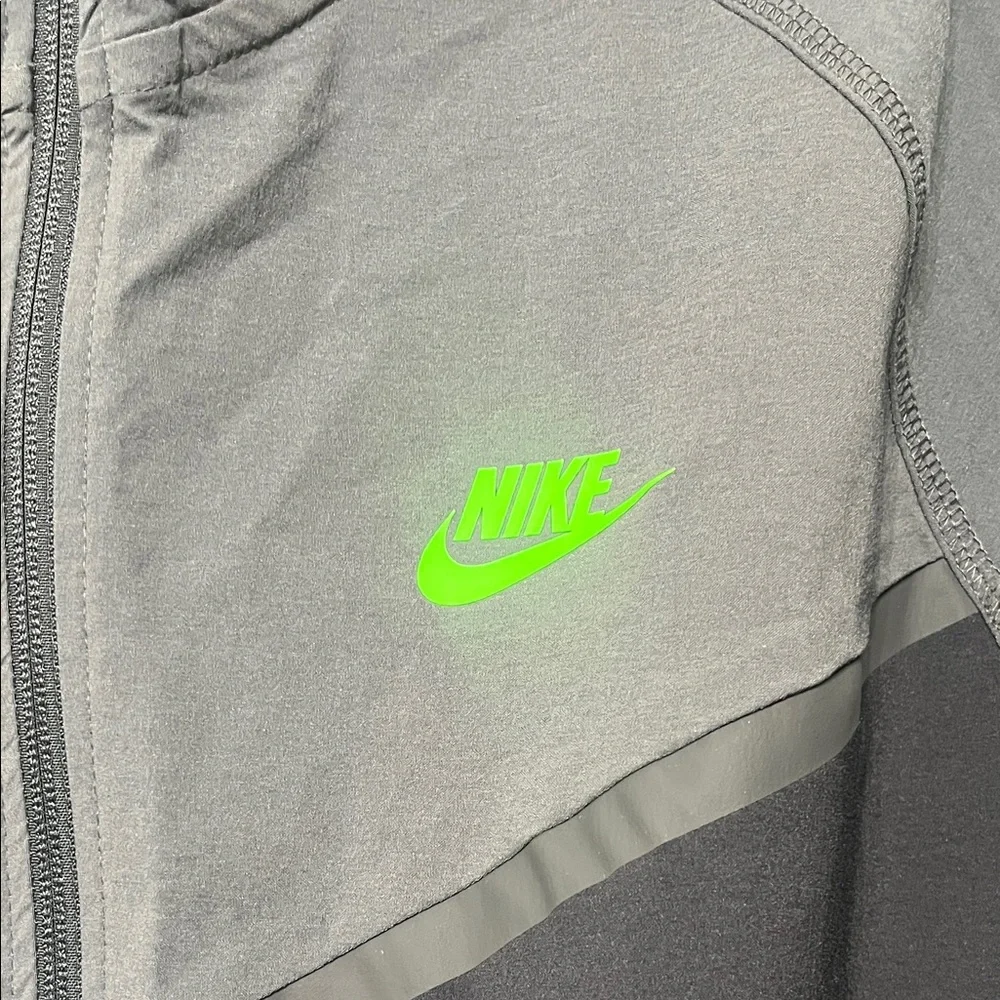 Nike Tech Black & Dark Grey Men’s Size Medium loose fit Zip-up Windbreaker - Picture 5 of 14